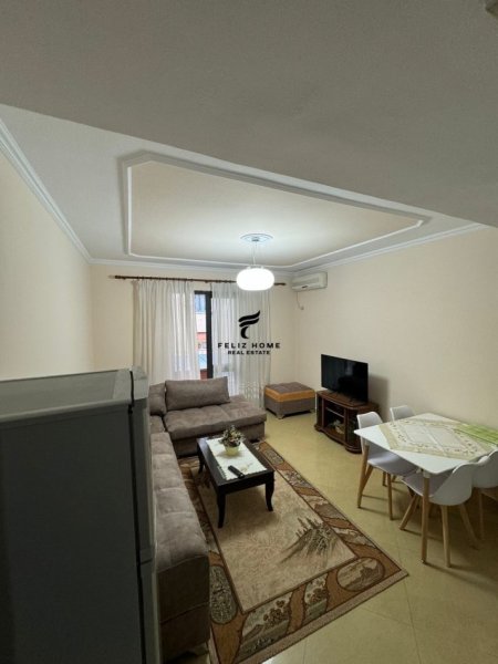 Tirane, jepet me qera apartament 2+1+Ballkon Kati 4, 78 m² 350 € (FRESKU