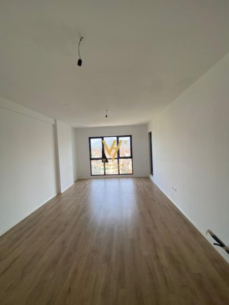 Tirane, jepet me qera zyre Kati 6, 90 m² 500 € (RRUGA E DIBRES