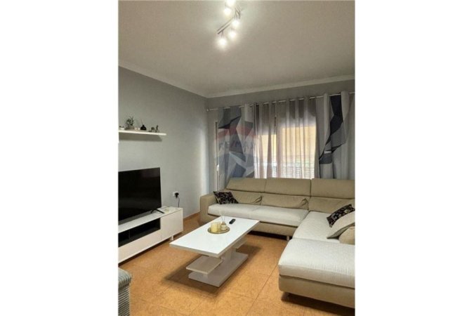 Shqiperi, jepet me qera apartament 2+1 Kati 1, 80 m² 500 € (Fusha e aviacionit