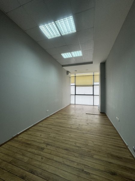 Tirane, ambjent biznesi Kati 2, 110 m² 800 € (
