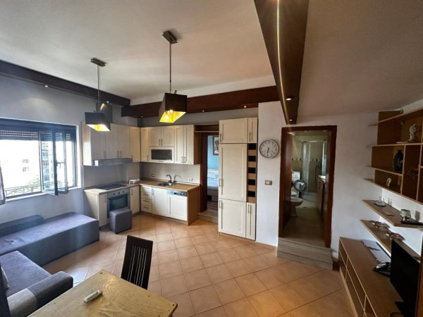 Tirane, jepet me qera apartament 1+1 Kati 7, 55 m² 350 € (Qender Hotel Piazza!