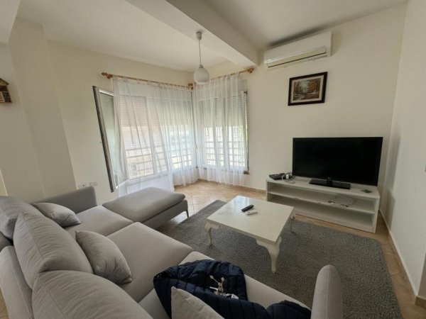 Tirane, jepet me qera apartament 2+1+Ballkon Kati 2, 95 m² 550 € (Rezidenca Kodra e Diellit 1)