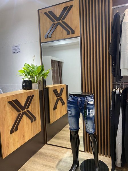 SHITET biznesi me rroba per meshkuj, X Butik Tirana, qe ndodhet ne  Kati 1, 50 m² (rruga Muhamet Gjollesha, tek 21 Dhjetori)