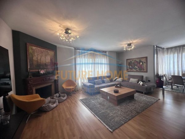 Tirane, shes apartament duplex 3+1+Ballkon Kati 10, 340 m² 1,350,000 € (Sheshi Willson)