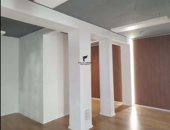 Tirane, jepet me qera zyre Kati 2, 90 m² 1,000 € (QENDER)