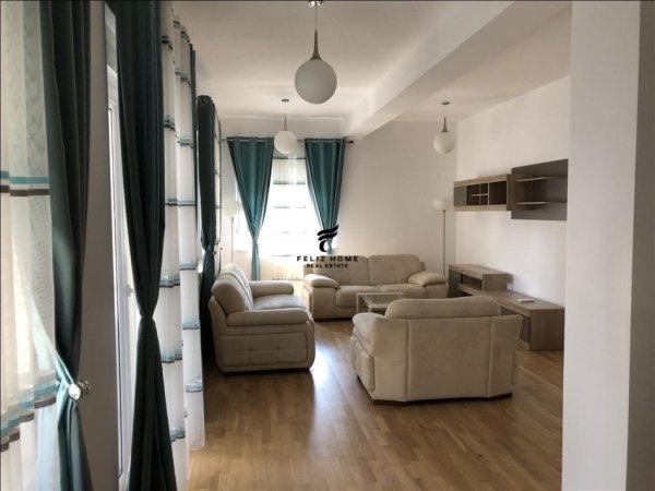 Tirane, jepet me qera apartament 3+1+Ballkon Kati 3, 170 m² 1,500 € (SAUK)