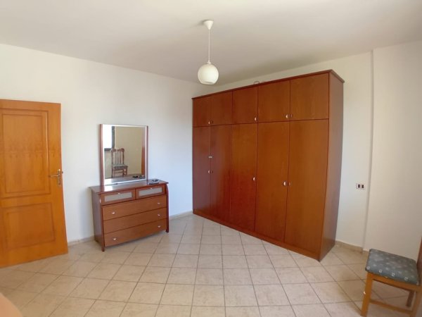 Tirane, jepet me qera apartament 2+1+Ballkon Kati 7, 94 m² 450 € (Brryli)
