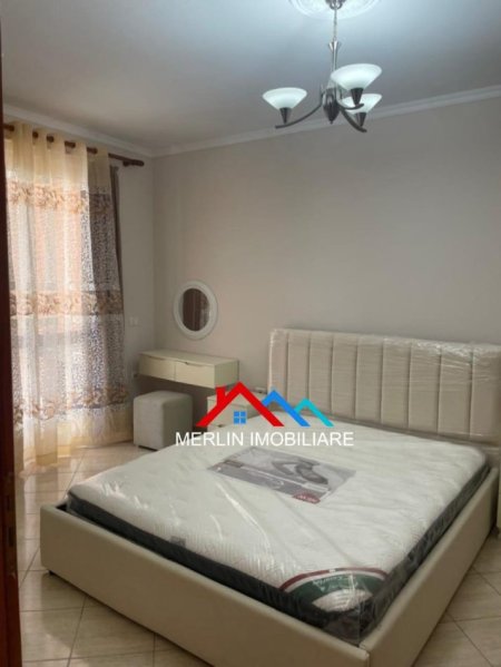 Tirane, jepet me qera apartament 1+1 , 63 m² 700 € (Isa Boletini)