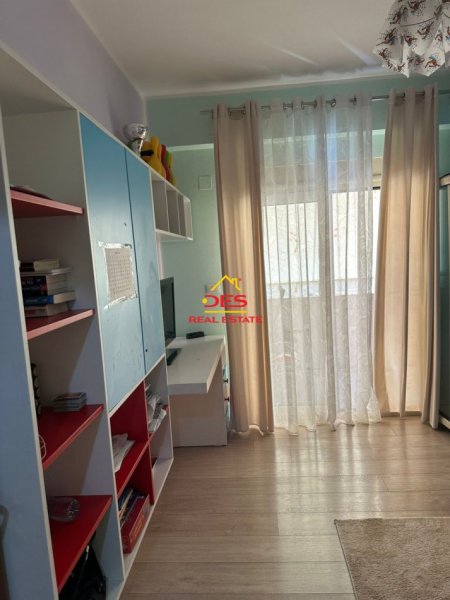 Vlore, shitet apartament 2+1+Ballkon Kati 3, 110 m² 148,500 € (Rruga Hasan Kushta)