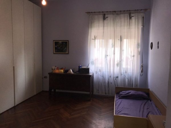 Tirane, jepet me qera apartament 3+1+Ballkon Kati 3, 154 m² 700 € (Qender)
