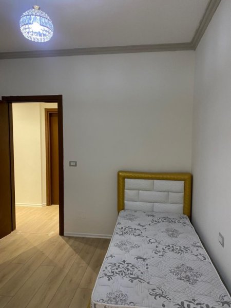 Tirane, jepet me qera apartament 2+1 Kati 2, 120 m² 550 € 