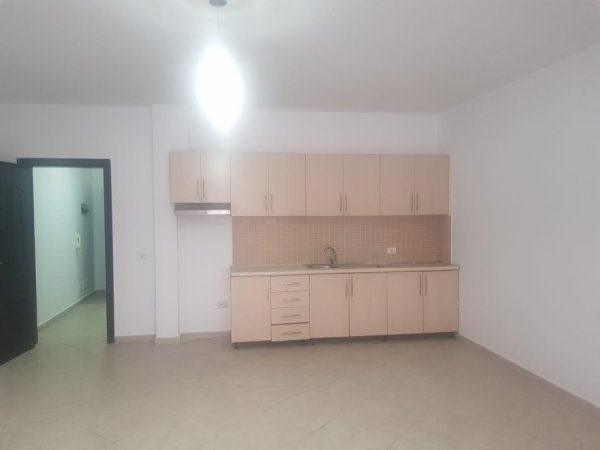 Tirane, shitet apartament 2+1+Ballkon Kati 3, 124 m² 112,000 € (Fresku)