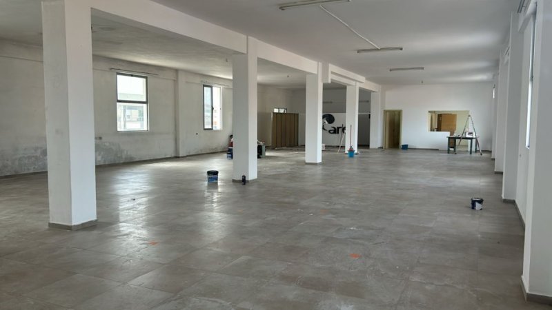 Tirane, jepet me qera ambjent biznesi Kati 2, 443 m² 1,300 € (Sauk)