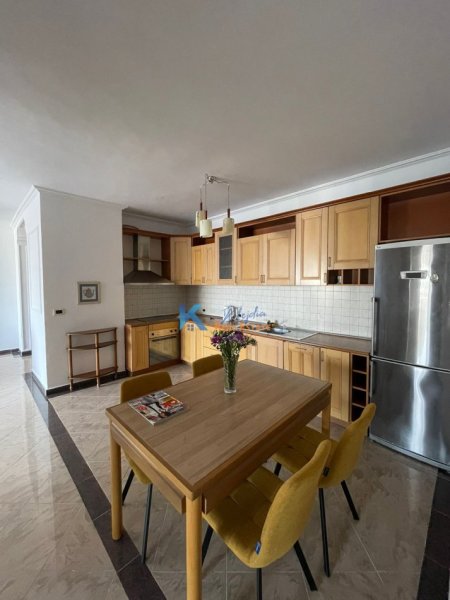 Tirane, jap me qera apartament 2+1+Ballkon Kati 8, 145 m² 800 € (Bllok)