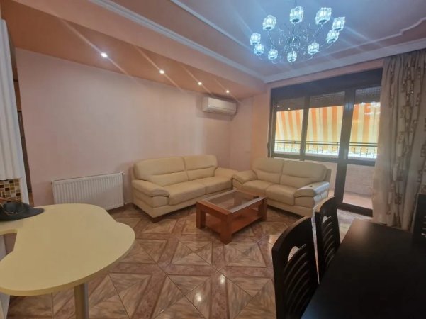 Tirane, jepet me qera apartament 2+1+Ballkon Kati 4, 85 m² 400 € (Laprake , rruga dritan hoxha , perballe zojes se keshillit te mire)
