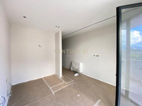 Tirane, shes apartament 2+1+2+Ballkon , 124 m² 290,000 € (Liqeni i Thatë)