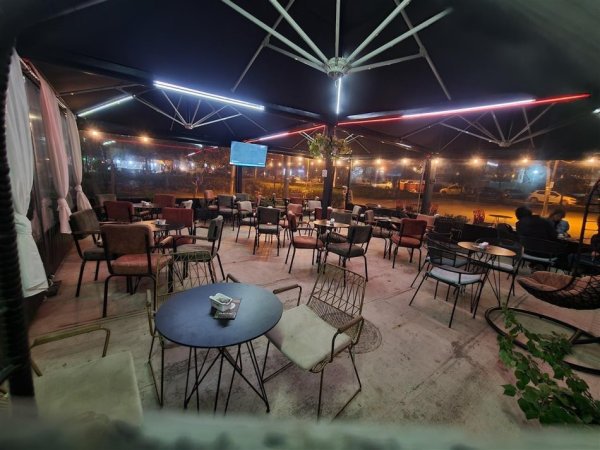 Tirane, Shitet Biznesi Bar & food Kati 0, 64 m² (Rr. Dafinave)
