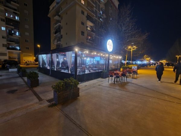 Tirane, Shitet Biznesi Bar & food Kati 0, 64 m² (Rr. Dafinave)