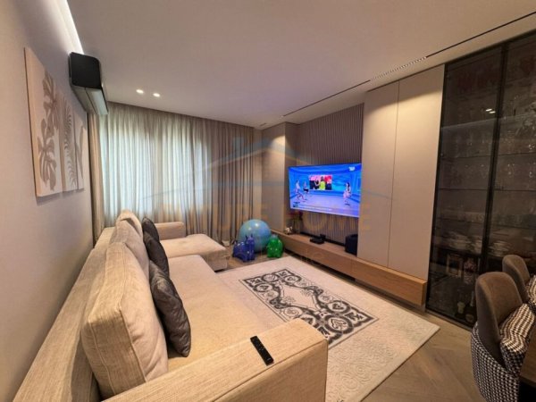 Tirane, shitet apartament 2+1+Ballkon Kati 1, 97 m² 265,000 € (Komuna e Parisit)