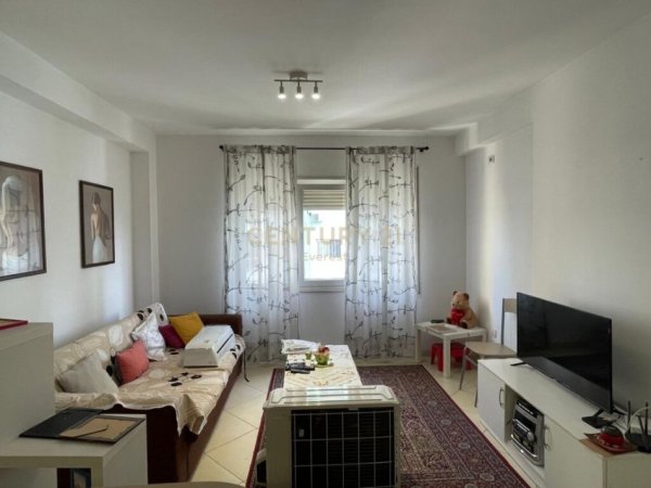 Tirane, jap me qera apartament 1+1 , 66 m² 450 € (Kodra e Diellit)