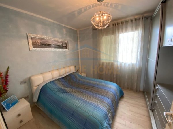 Tirane, shitet apartament 3+1+Ballkon Kati 7, 212 m² 332,000 € (Rruga e Dibres)