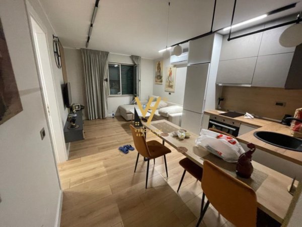 Tirane, jepet me qera apartament 1+1+Ballkon Kati 2, 55 m² 700 € (KOMUNA E PARISIT)