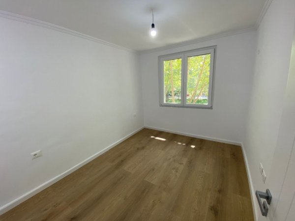 Tirane, shitet apartament 2+1+Ballkon Kati 3, 74 m² 160,000 € (Prane Gjykates)