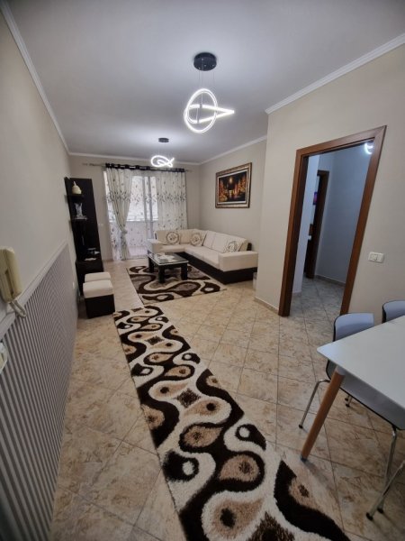 Tirane, jepet me qera apartament 2+1+Ballkon Kati 3, 95 m² 470 € (vasil shanto)