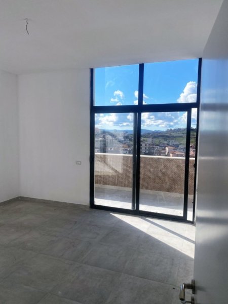 Tirane, shitet apartament , 89 m² (Shkoze)