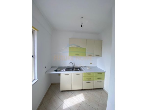 Shqiperi, jepet me qera apartament 2+1 Kati 7, 107 m² 600 € (Jordan Misja)