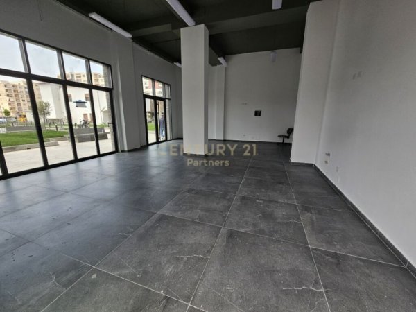 Tirane, jepet me qera ambjent biznesi Kati 0, 88 m² 750 € (astir)
