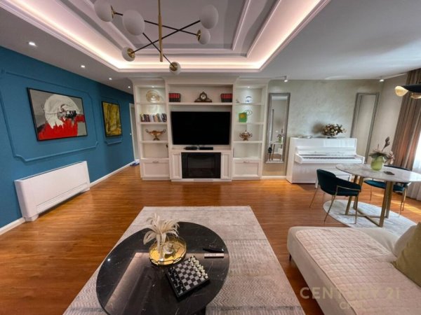 Tirane, jepet me qera apartament 2+1+Ballkon Kati 4, 160 m² 1,500 € (Komuna Parisit)