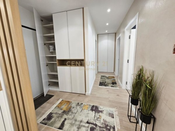 Tirane, jepet me qera apartament 2+1 Kati 3, 95 m² 1,400 € (Rruga Kosovareve)