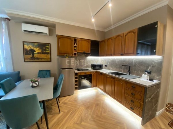 Tirane, jepet me qera apartament 1+1 Kati 5, 70 m² 600 € (elbasanit)