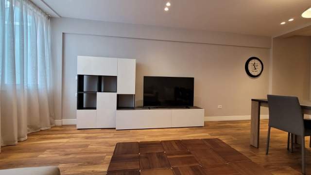 Tirane, jepet me qera apartament duplex 2+1 Kati 4, 100 m² 800 Euro (15 kateshi, Qender)