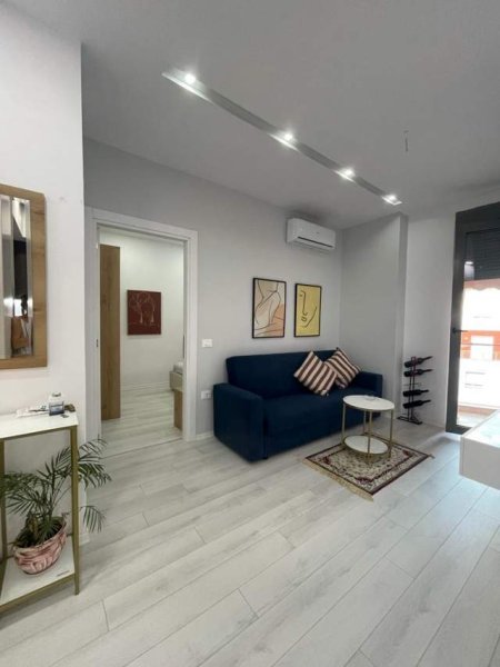Tirane, jepet me qera apartament 1+1 Kati 6, 50 m² 550 Euro (Rruga e Kosovareve)