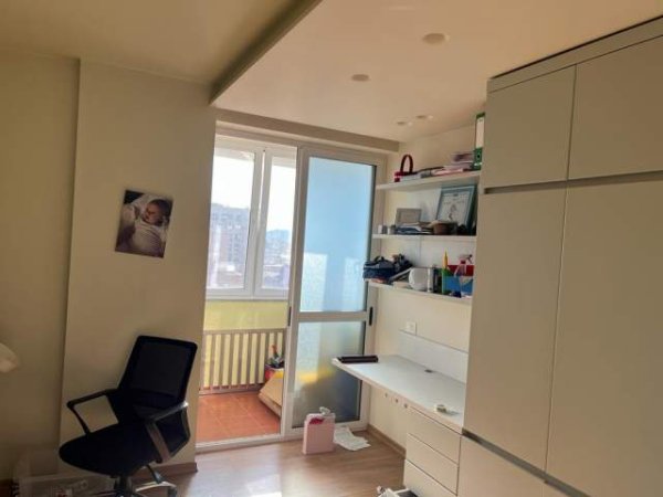 Tirane, shitet apartament duplex 3+1 Kati 7, 172 m² 260.000 Euro (Rruga e Barrikadave)
