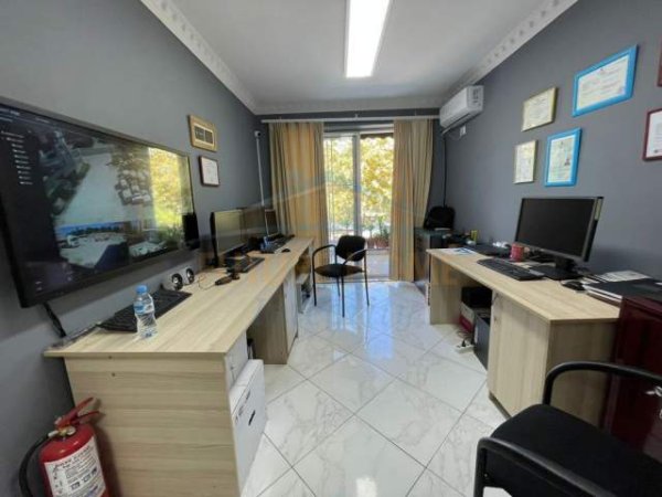 Tirane, shitet ambjent biznesi Kati 1, 90 m² 110.000 Euro (Laprake)