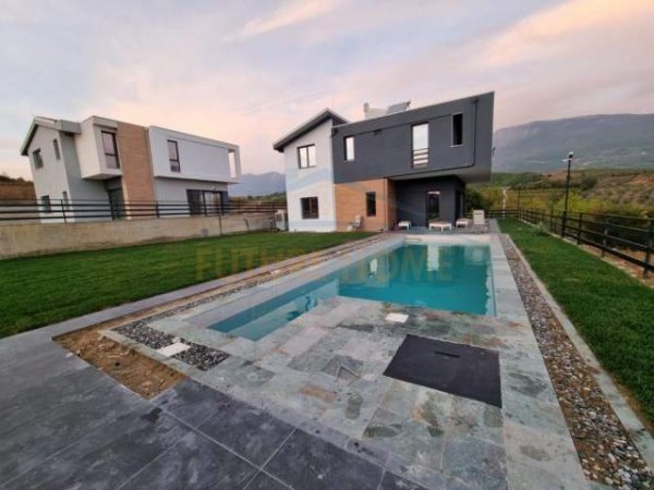 Tirane, shitet Vile 4+1+BLK Kati 0, 916 m² 750.000 Euro (bathore)