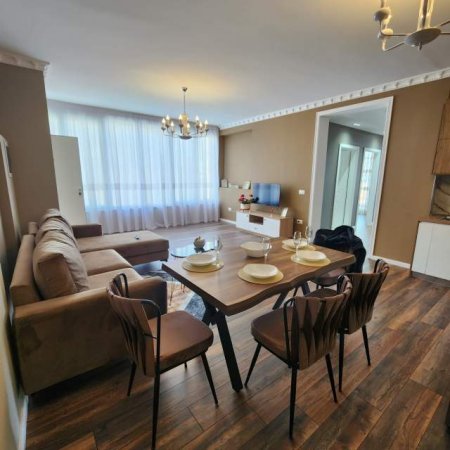 Tirane, jepet me qera apartament 2+1+verande Kati 3, 170 m² 900 Euro (Kopshti Botanik)