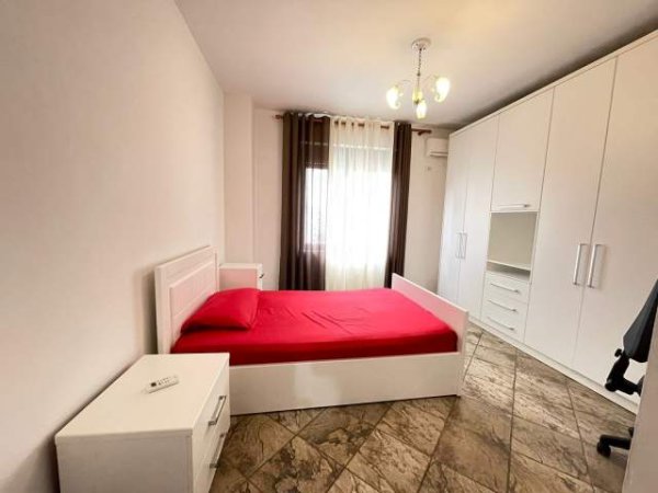 Shqiperi, jepet me qera apartament 3+1 Kati 6, 140 m² 700 Euro (Rruga e Barrikadave)