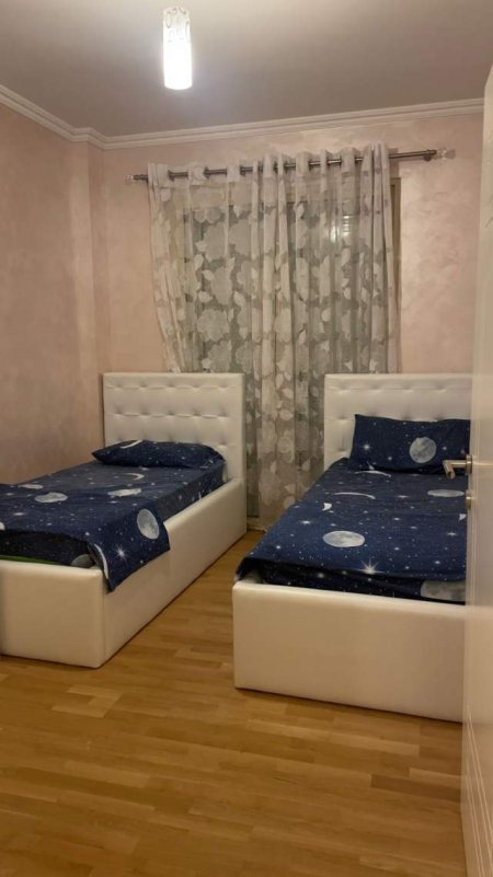 Tirane, jepet me qera apartament 2+1+BLK Kati 3, 100 m² 700 Euro (Rruga Bilal Sina)