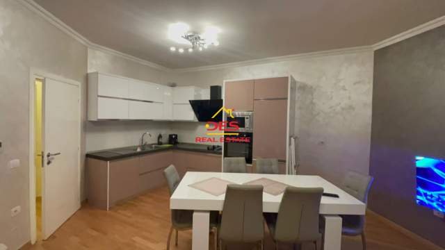 Tirane, jepet me qera apartament 2+1+BLK Kati 3, 95 m² 700 Euro (Rruga Bilal Sina)