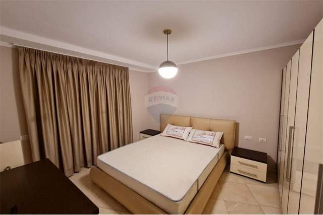 Tirane, jepet me qera apartament 1+1 70 m² 450 Euro