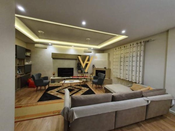 Tirane, shitet Vile 3 Katshe Kati 0, 590 m² 950.000 Euro (ZOGU I ZI)