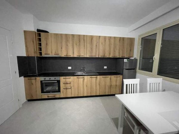 Tirane, jepet me qera apartament 1+1+BLK Kati 1, 70 m² 300 Euro