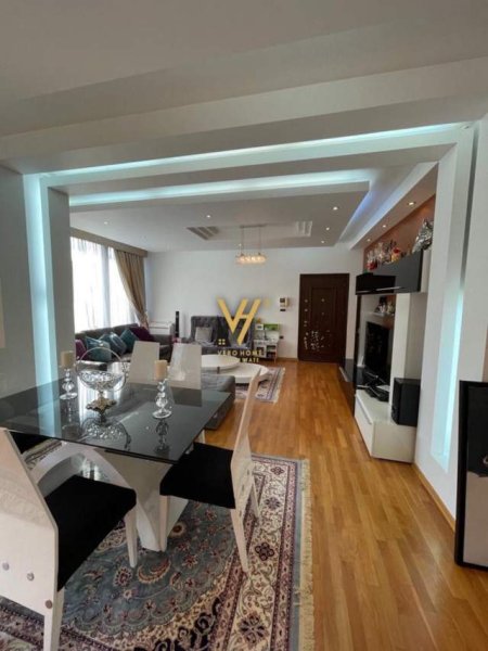 Tirane, jepet me qera apartament 2+1+A+BLK Kati 8, 140 m² 2.000 Euro (BLLOKU)