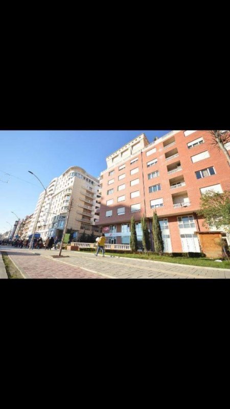 Tirane, jap me qera apartament Kati 8, 60 m² 50 Euro (Rruga Bardhok Biba Tirane\Qender)
