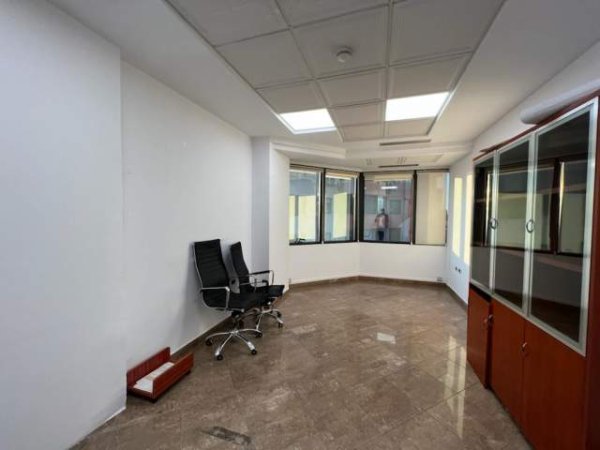 Tirane, jap me qera zyre Kati 7, 112 m² 1.900 Euro (BULEVARDI ISMAIL QEMALI)