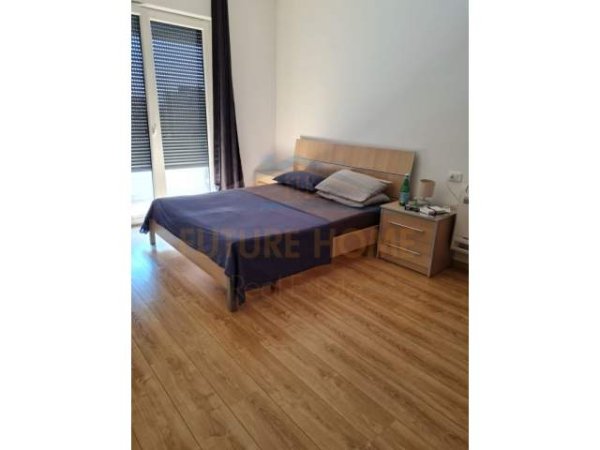 Tirane, jepet me qera apartament 2+1 Kati 5, 125 m² 700  (Rruga e Bogdaneve)